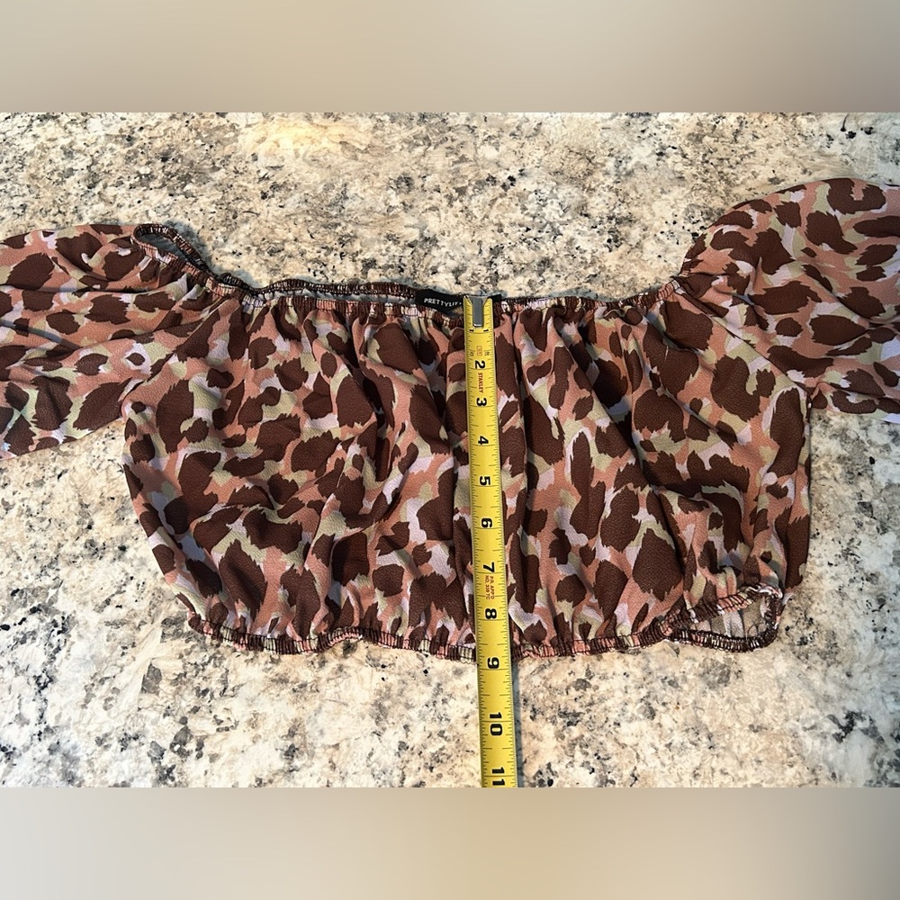 PrettyLittleThing Cropped Camo Off Shoulder Blouse Top Boho Cottagecore Size 8 - Picture 10 of 10